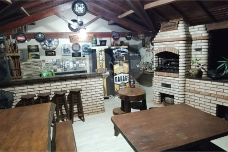 Casa à venda com 3 quartos, sendo 1 suíte, no Centro, Paranaíba, MS