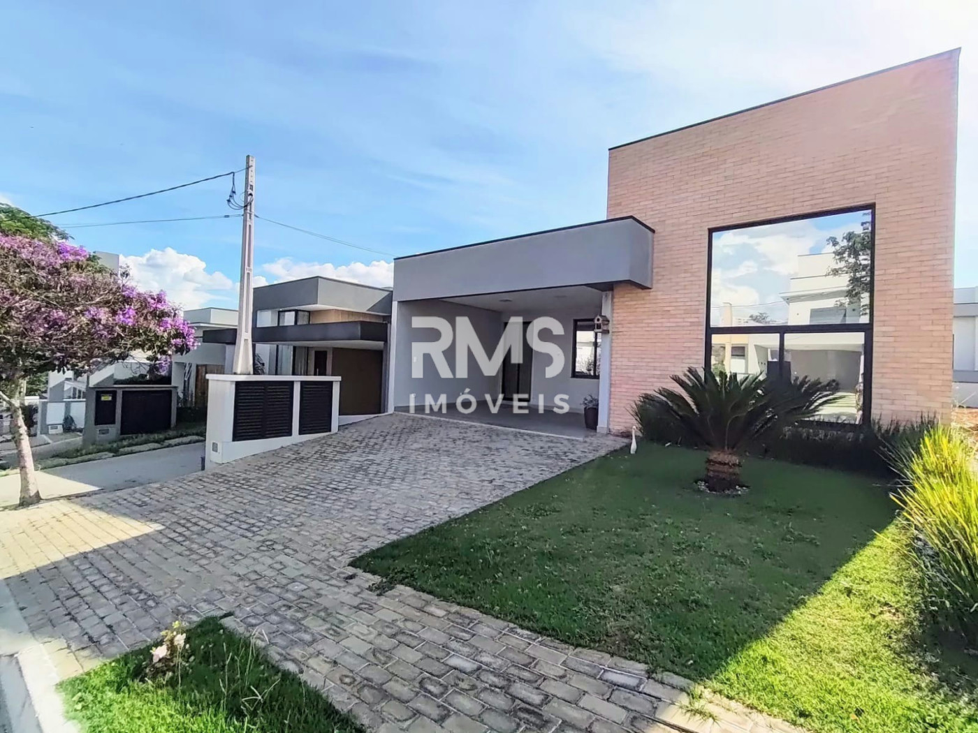 Casa à venda com 3 quartos, sendo 1 suíte, no condomínio Residencial Mont Blanc, Itu - SP