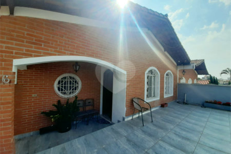 Casa à venda com 3 quartos, sendo 1 suíte, no Centro, Vinhedo, SP