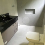 Casa à venda com 4 suítes no condomínio Figueira Garden, Atibaia - SP