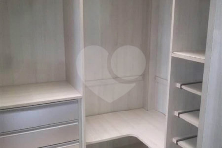 Casa à venda com 4 quartos, sendo 1 suíte,  em Vila Suissa, Mogi das Cruzes, SP