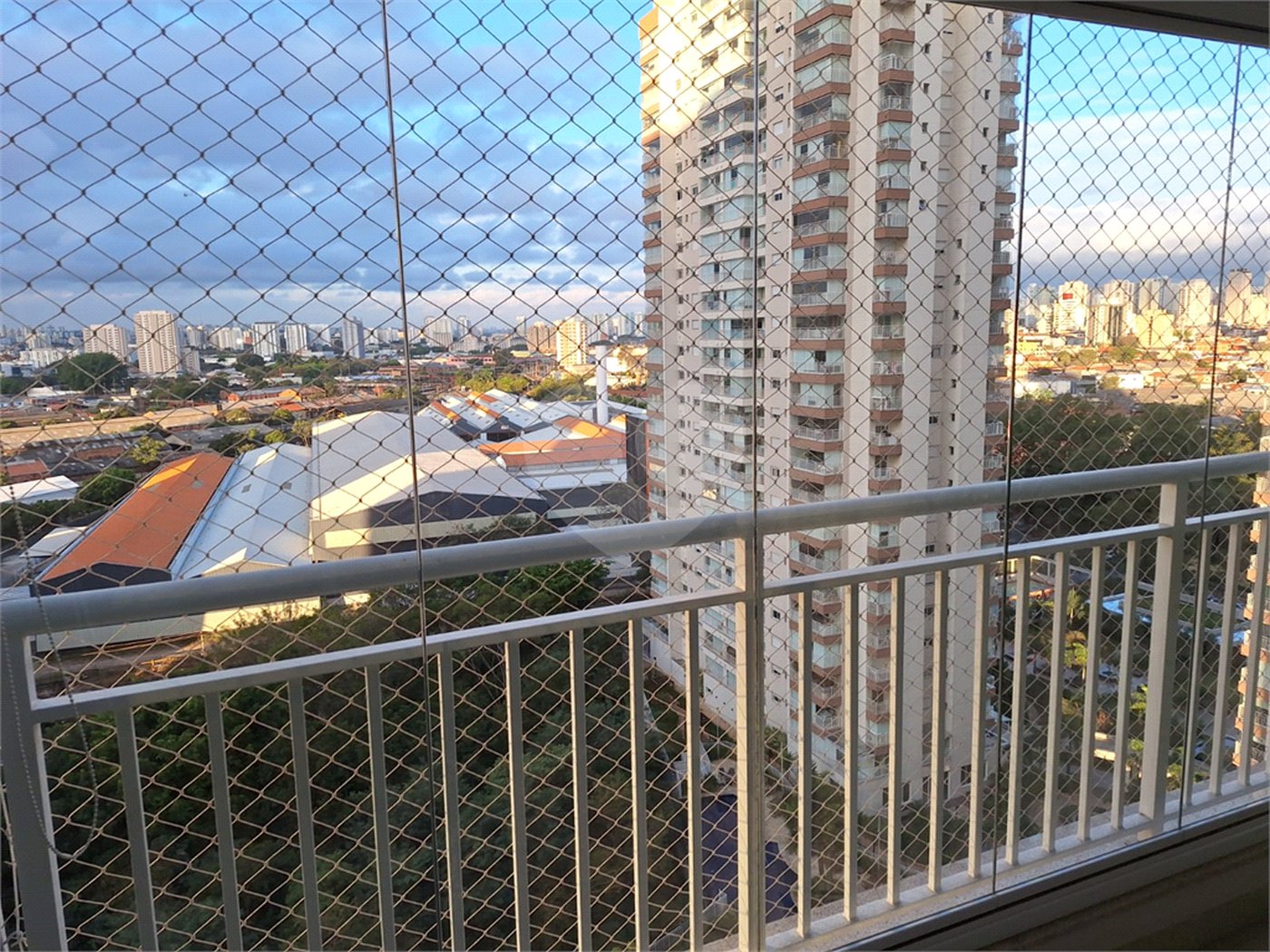 Apartamento à venda com 3 suítes em Vila Anastácio, São Paulo, SP