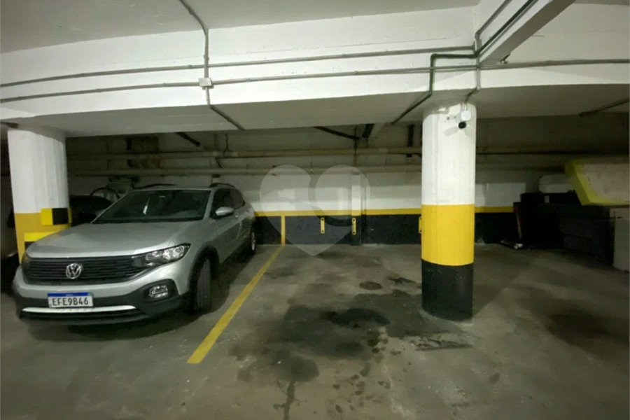 Apartamento de 03 Dormitórios com uma Vaga.