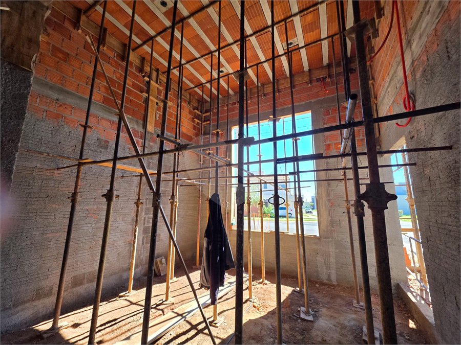 Casa térrea 3 dormitório 1 suíte com closet à venda no Condomínio Vileneuve,