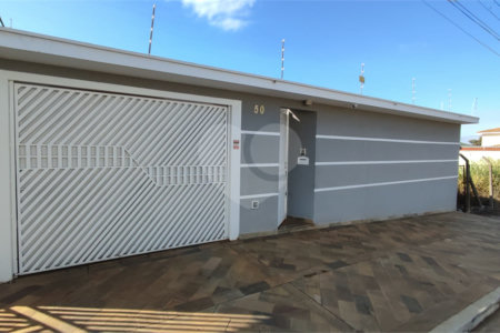 Casa com 3 dormitórios à venda no bairro Jardim Cardinalli, em São Carlos/SP