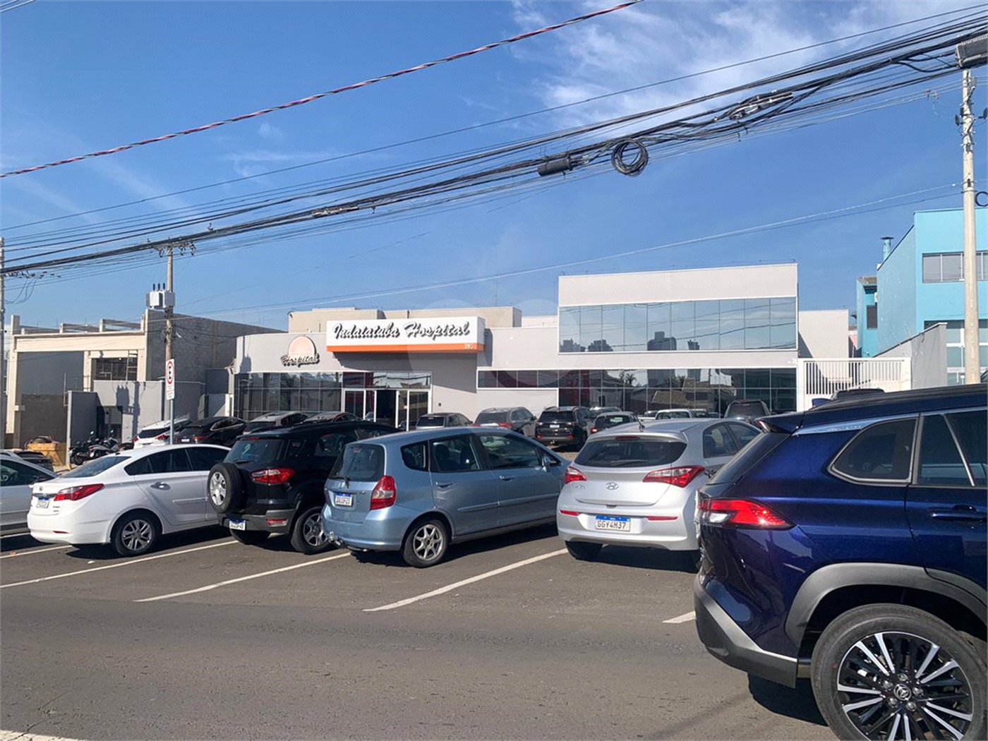 Indaiatuba - Galpão em frente ao Hospital Indaiatuba - Av Fábio Ferraz Bicudo - Locação - R$ 26.800,00 - Lote 360 metros - Área construída 375 metros - 05 vagas - 04 banheiros - 02 copas - finalizando acabamento.