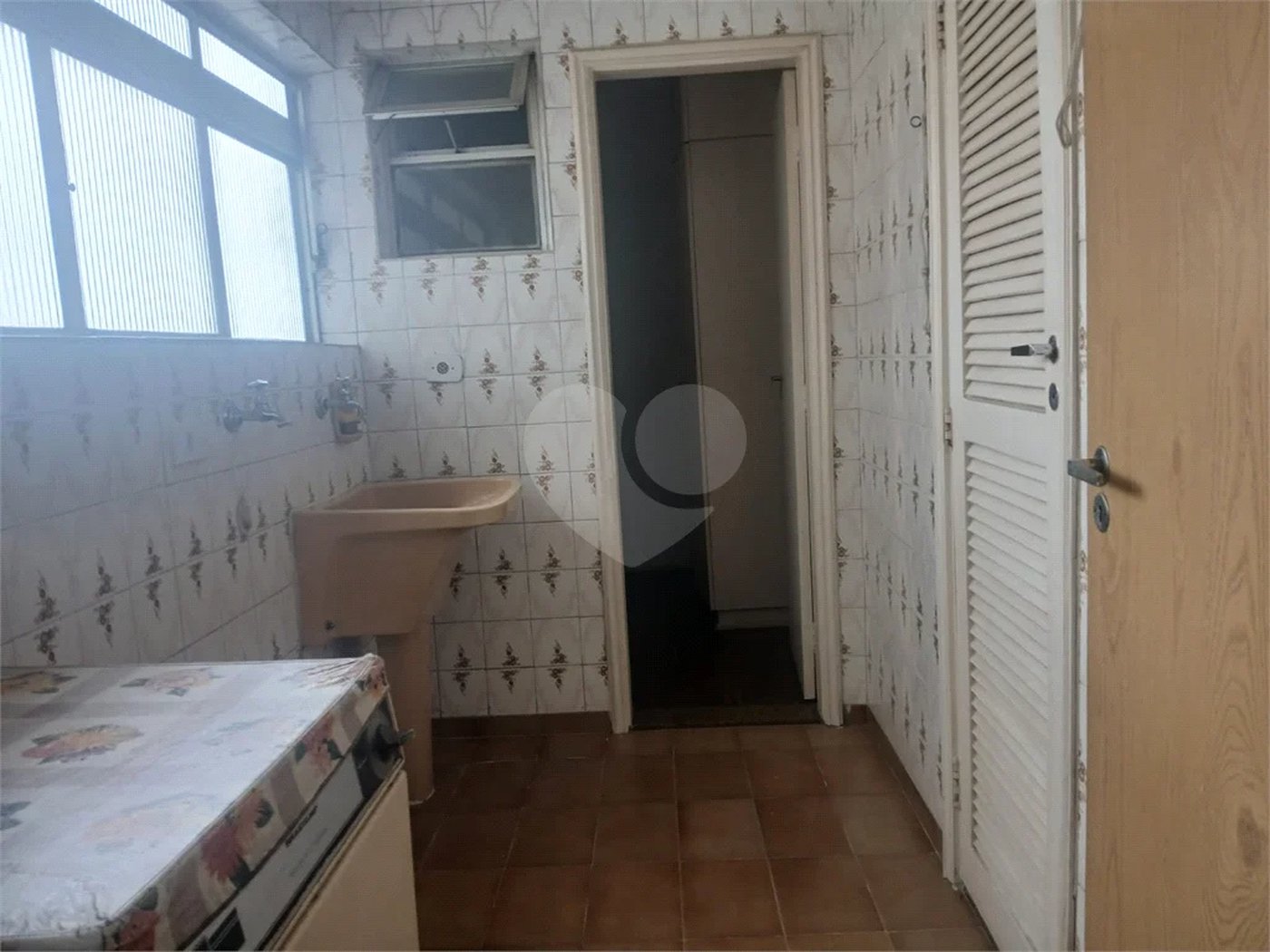 Apartamento a venda com porteira fechada no Belem com 95m com 03 dormitórios espaçoso sendo um suíte, 2 vagas. Aceita Permuta.
