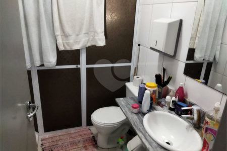 Vende Sobrado com 180m² - Vila Santa Catarina
