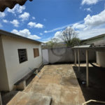 Casa térrea à venda com amplo quintal e grande potencial na Vila Nery