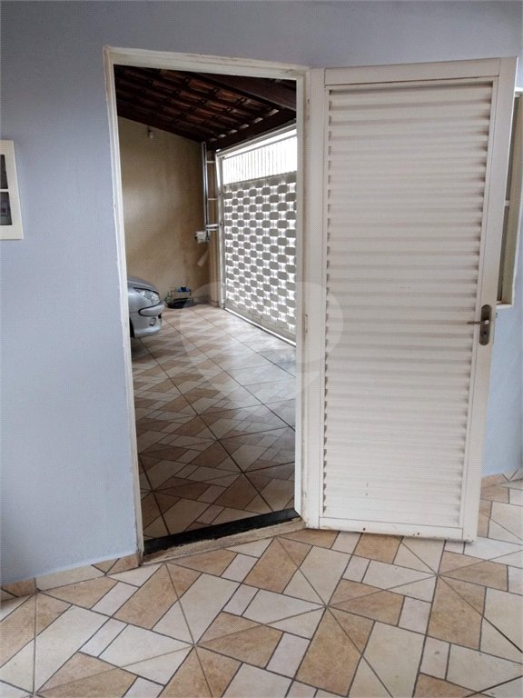 Casa térrea para venda ou locação no Jardim São Carlos V