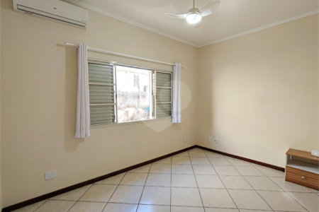 Sobrado à venda ou para alugar com 3 quartos, sendo 1 suíte,  em Jardim Itália, Itapetininga, SP
