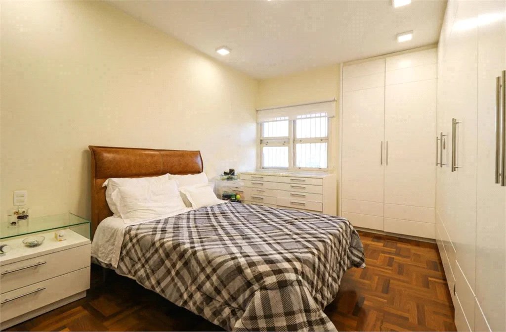 Casa Térrea à venda com 6 quartos, sendo 4 suítes,  em Brooklin Paulista, São Paulo, SP