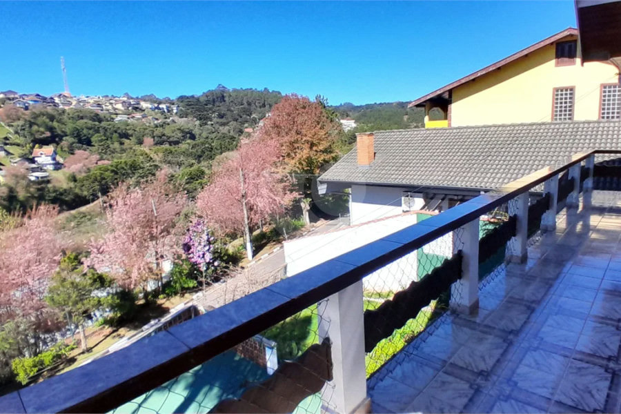 Sobrado à venda com 3 quartos, sendo 1 suíte, em Vila Isabela, Campos do Jordão, SP