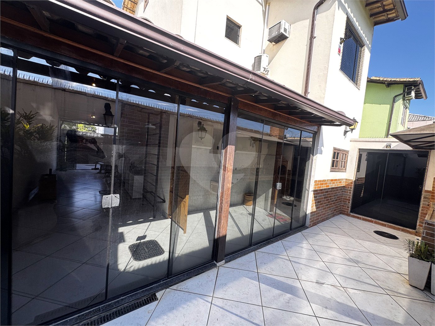 Casa à venda com 3 quartos, sendo 1 suíte, no condomínio Village da Posse, Rio de Janeiro - RJ
