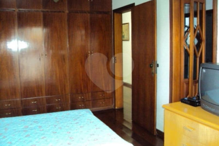 Sobrado à venda com 4 quartos, sendo 2 suítes, em Jardim Peri Peri, São Paulo, SP