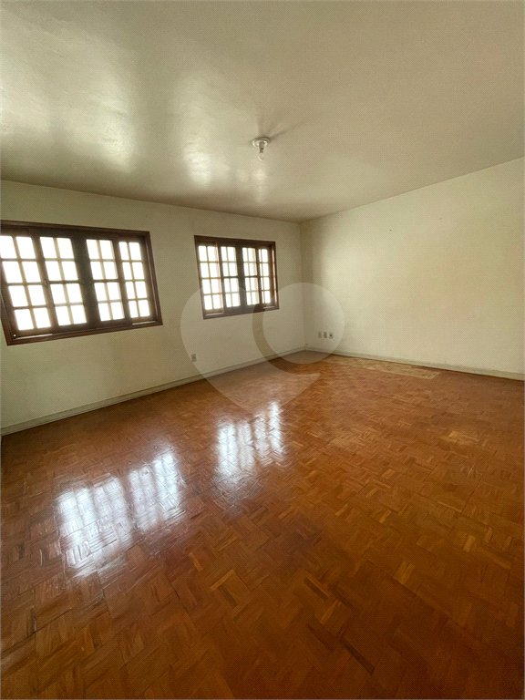 Sobrado à venda com 5 quartos, sendo 2 suítes,  em Vila Oliveira, Mogi das Cruzes, SP