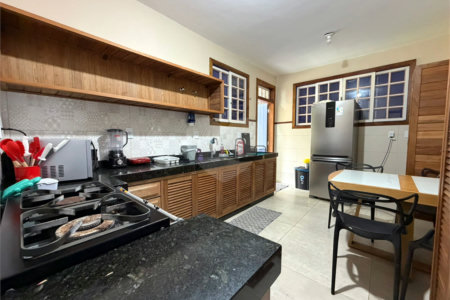 Casa à venda com 4 quartos, sendo 2 suítes, em Ogiva, Cabo Frio, RJ