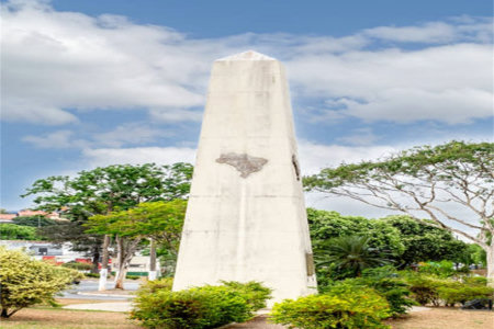 Casa à venda com 3 quartos, sendo 2 suítes,  no condomínio Terras do Oriente, Valinhos - SP