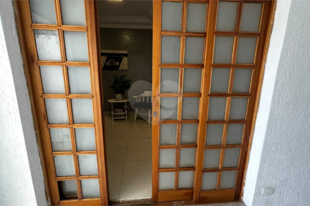 Sobrado à venda com 3 quartos, sendo 2 suítes, em Cidade São Francisco, São Paulo, SP