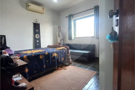 Casa à venda com 4 quartos, sendo 1 suíte,  em Parque dos Bandeirantes, Ribeirão Preto, SP