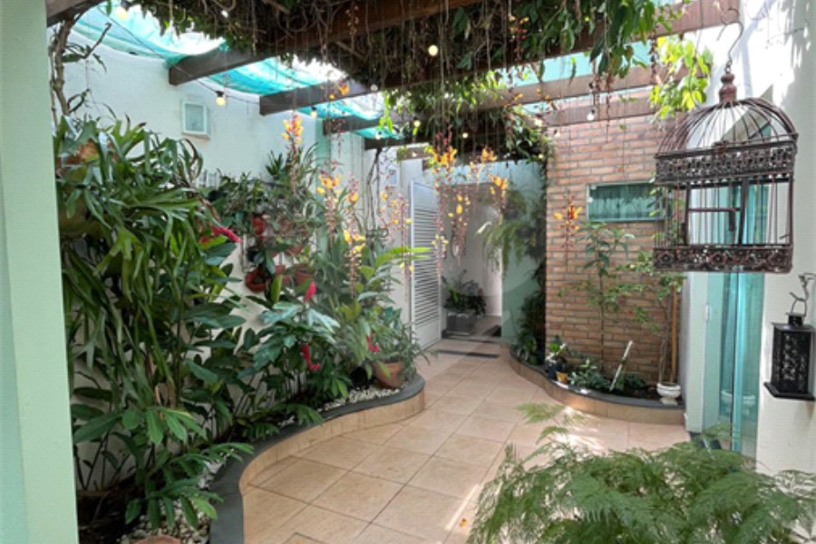 Sobrado à venda com 4 quartos, sendo 3 suítes, em Saúde, São Paulo, SP
