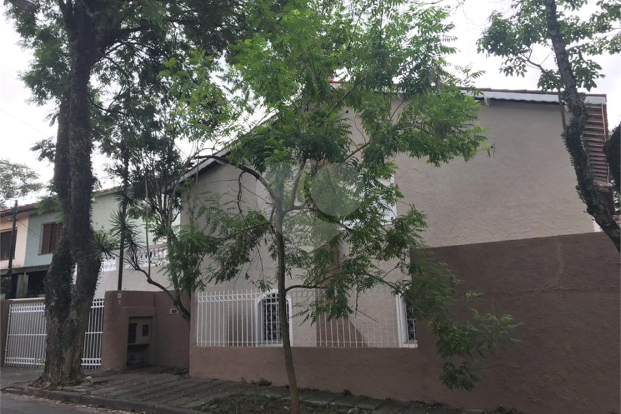 Sobrado à venda com 4 quartos, sendo 1 suíte, em Jardim Floresta, São Paulo, SP