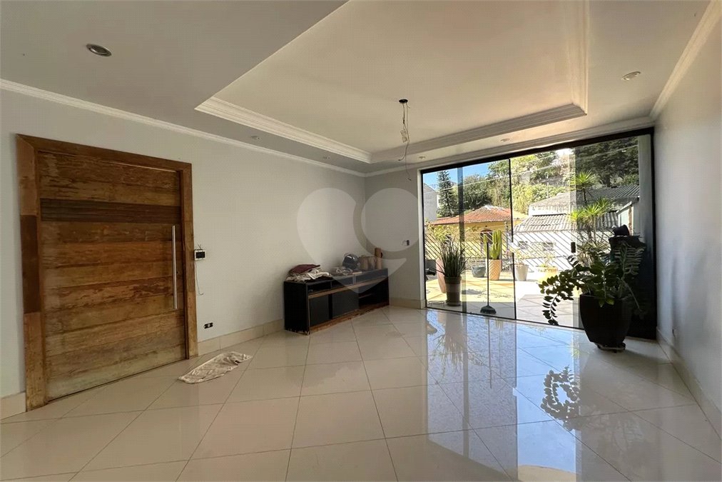 Sobrado à venda com 4 quartos, sendo 2 suítes, em Vila Ipojuca, São Paulo, SP