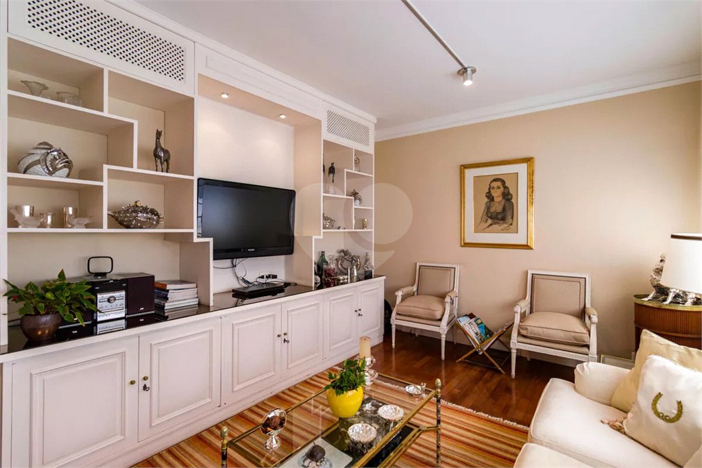Apartamento à venda com 4 quartos, sendo 2 suítes, em Real Parque, São Paulo, SP
