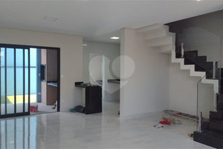 Sobrado à venda com 3 quartos, sendo 1 suíte, em Villa Di Cesar, Mogi das Cruzes, SP