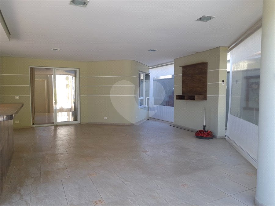 Casa à venda com 4 quartos, sendo 3 suítes, no condomínio Residencial Terras de Vinhedo, Vinhedo - SP