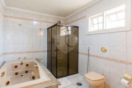 Sobrado à venda com 4 quartos, sendo 3 suítes, em Brooklin, São Paulo, SP
