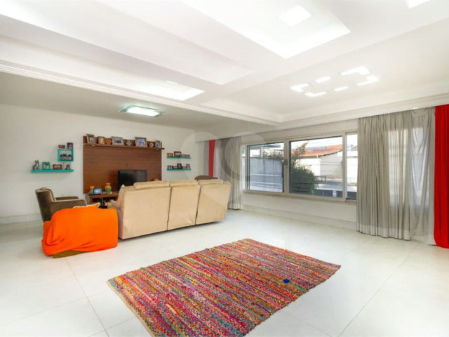 Casa à venda com 3 quartos, sendo 2 suítes,  em Vila Mariana, São Paulo, SP