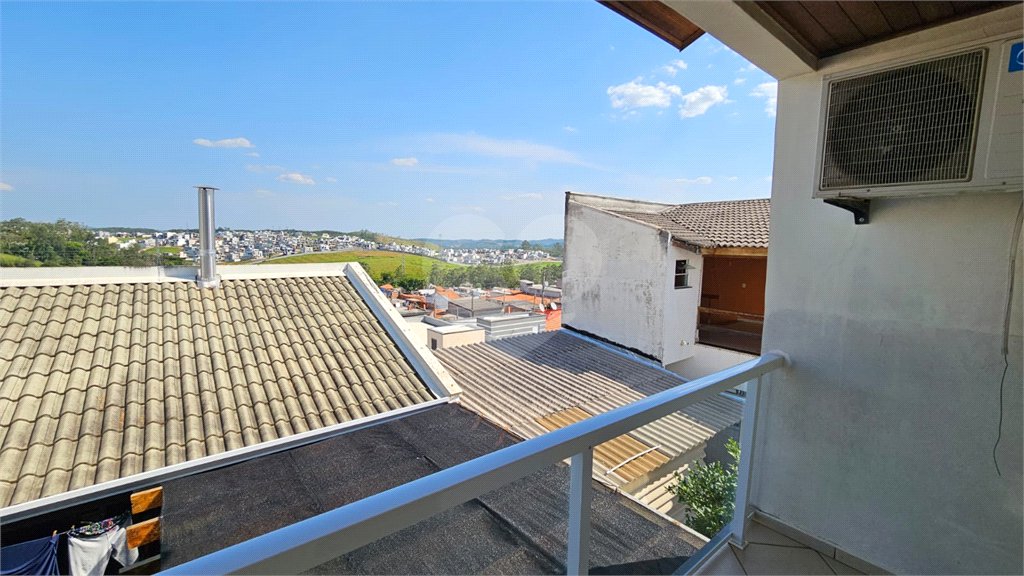 Sobrado à venda com 3 quartos, sendo 1 suíte,  em Residencial Colinas, Mogi das Cruzes, SP