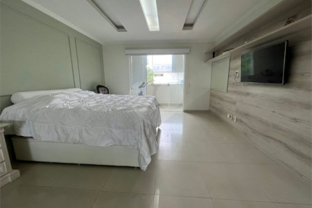 Casa à venda com 3 quartos, sendo 1 suíte, no condomínio Golden Village, Rio de Janeiro - RJ