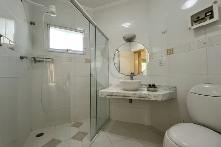 Casa à venda com 5 quartos, sendo 3 suítes,  no condomínio Village Saint Charbel, Araçoiaba da Serra - SP