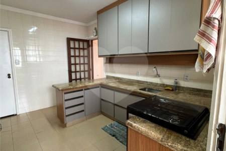 Casa à venda com 3 quartos, sendo 1 suíte,  no condomínio Edifício Crescencia Carolo Balbo, Ribeirão Preto - SP