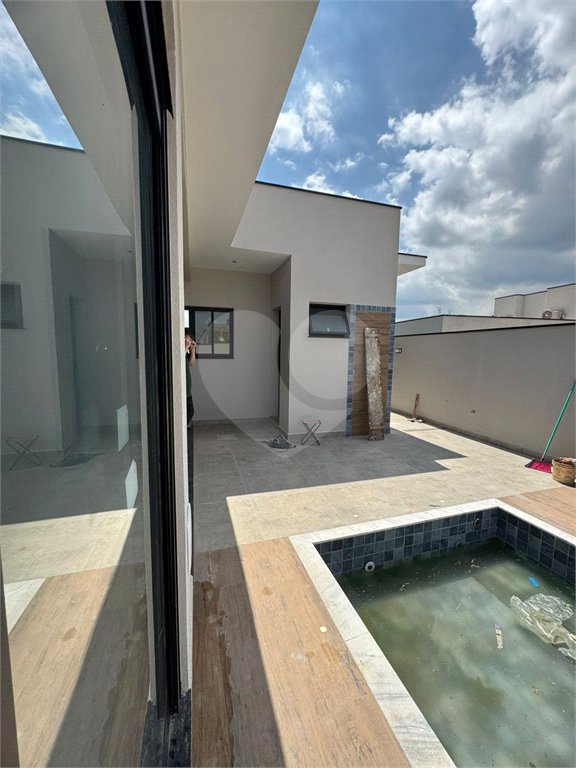 Casa à venda com 3 quartos, sendo 1 suíte, no condomínio Reserva Central Parque, Salto - SP