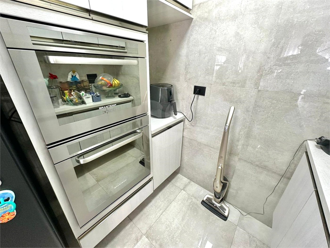 Apartamento à venda com 3 suítes em Vila Regente Feijó, São Paulo, SP