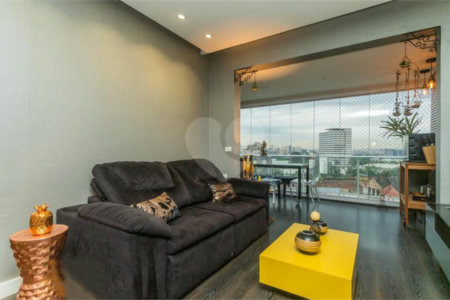 Apartamento à venda com 3 quartos, sendo 1 suíte,  em Vila Anastácio, São Paulo, SP