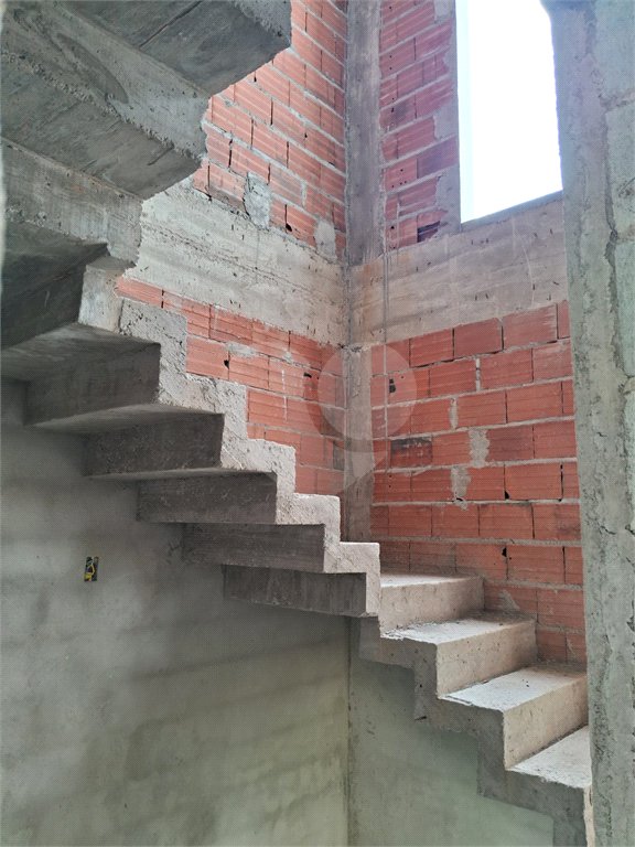 Casa à venda com 3 quartos, sendo 1 suíte, no condomínio Mosaico da Serra, Mogi das Cruzes - SP