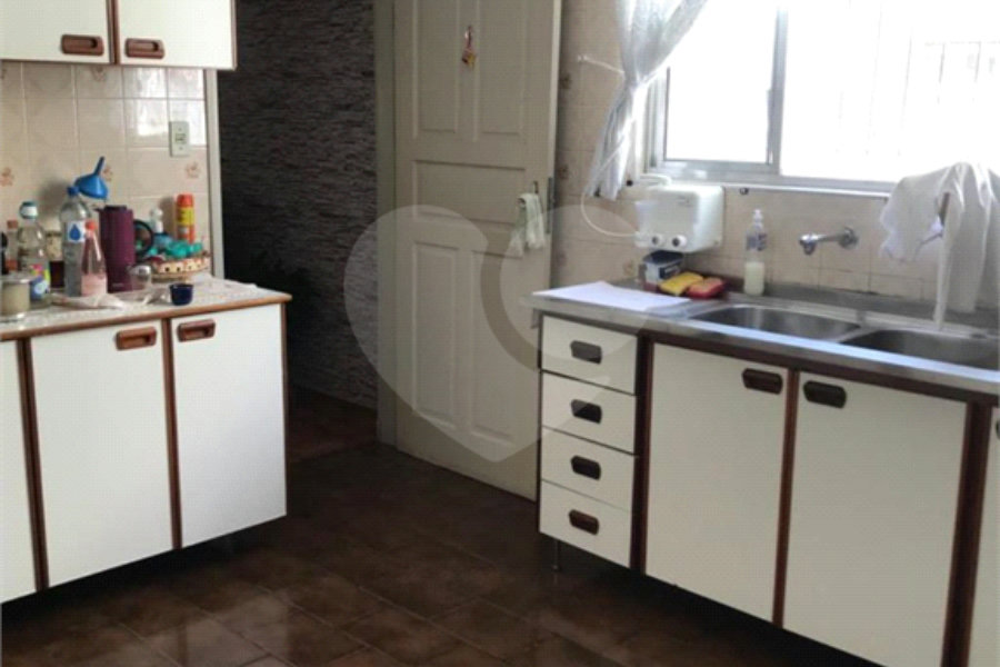 Sobrado à venda com 10 quartos, sendo 2 suítes, em Pirituba, São Paulo, SP