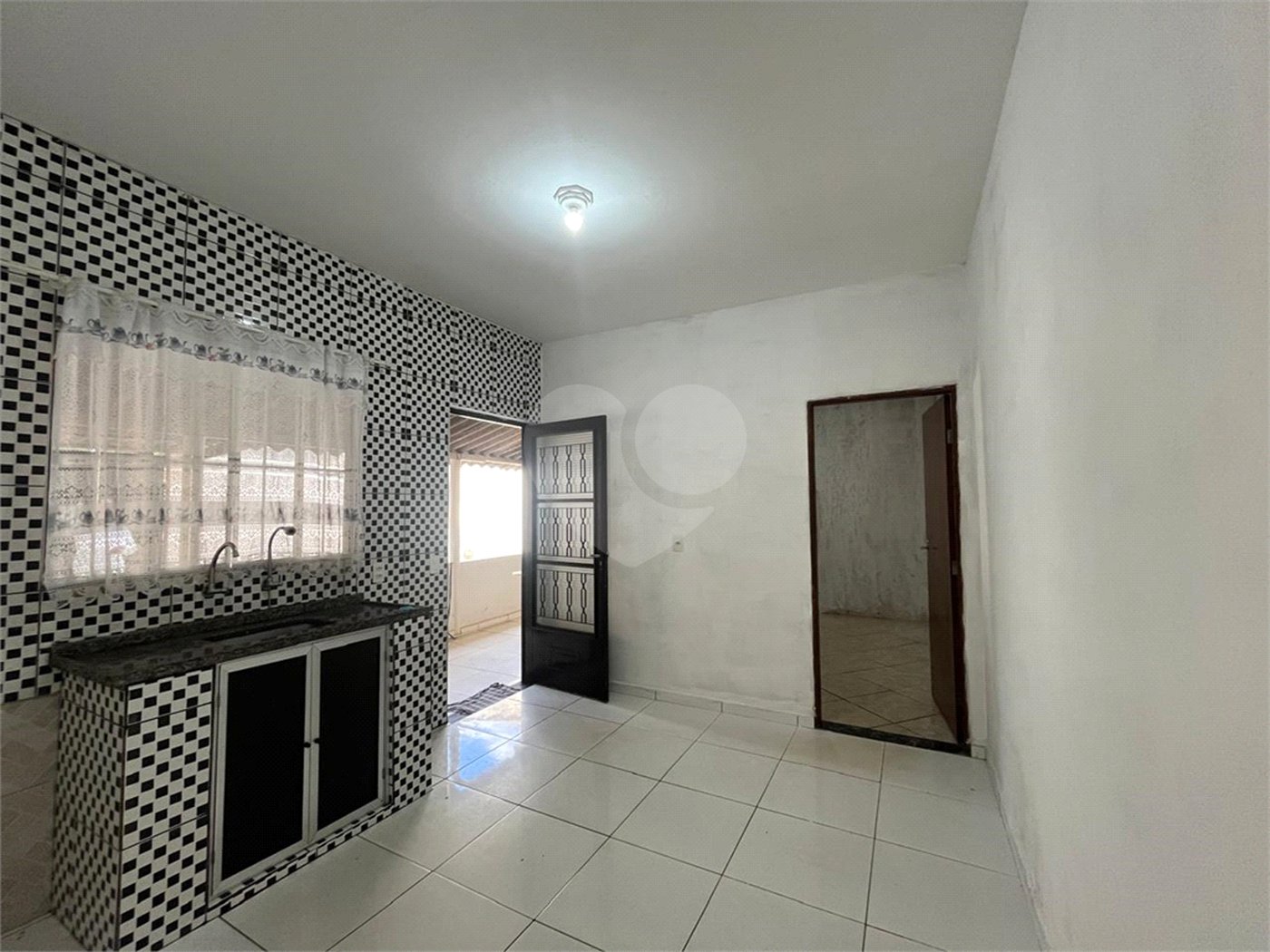 Casa à venda com 1 suíte em Vila Carolina, Itapetininga, SP