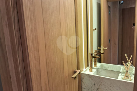 Apartamento à venda com 3 suítes em Moema, São Paulo, SP