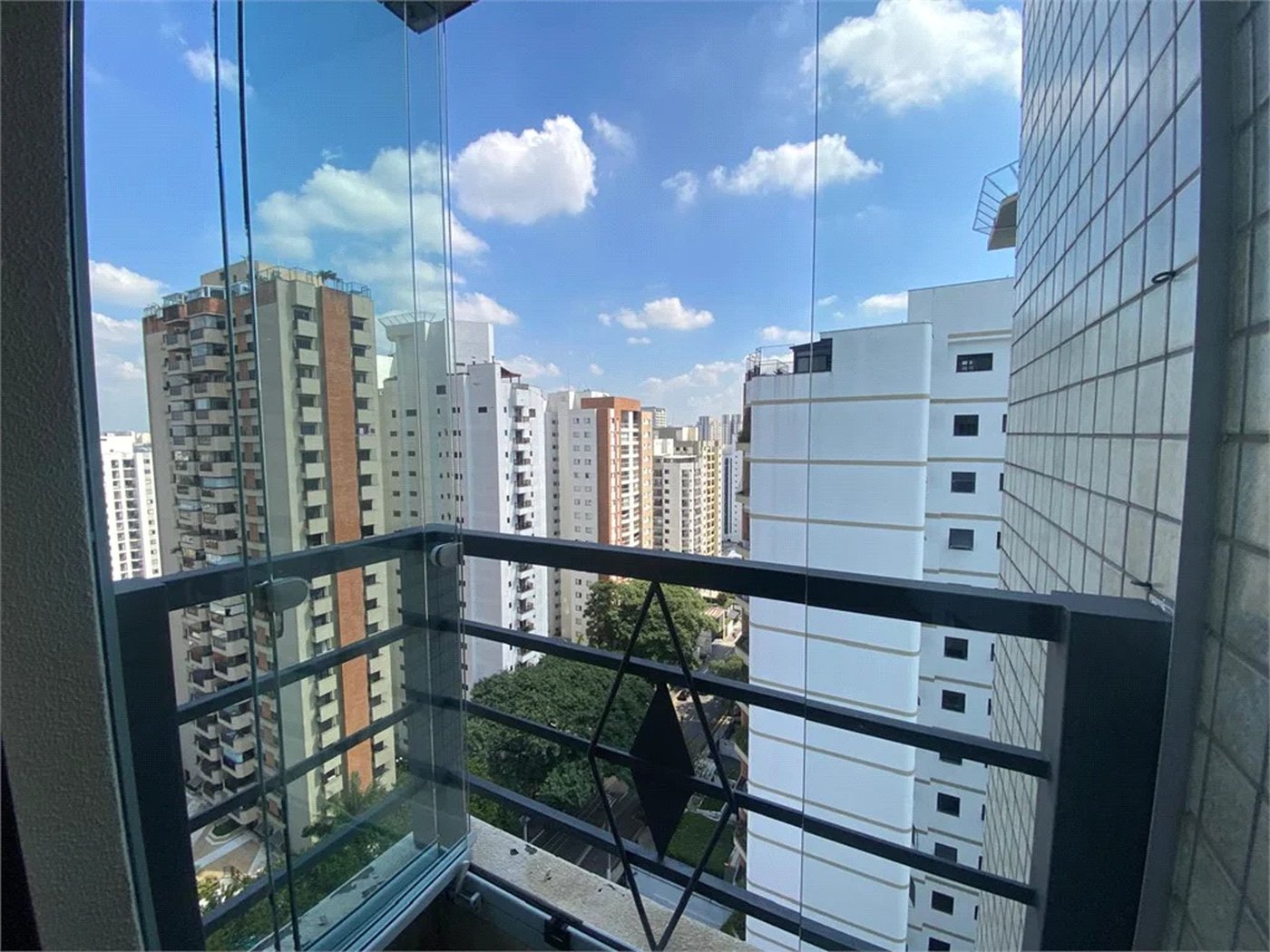 Apartamento à venda com 4 quartos, sendo 2 suítes,  em Vila Hamburguesa, São Paulo, SP