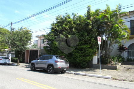 Casa à venda com 3 quartos em Moema, São Paulo, SP