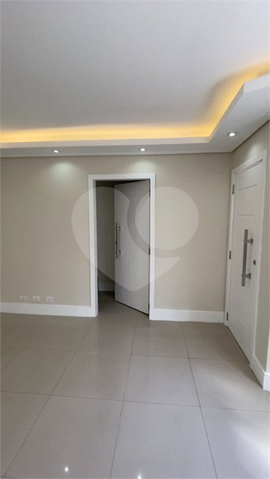 Casa à venda com 3 quartos, sendo 1 suíte, no condomínio Ana Carolina, São Paulo - SP