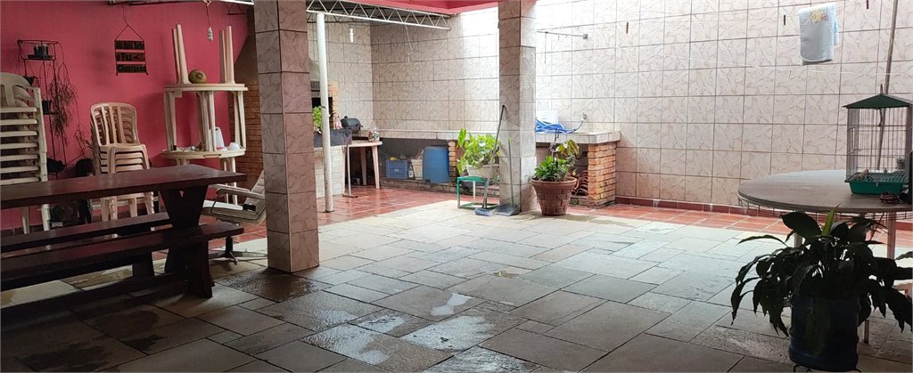 Sobrado à venda com 5 quartos, sendo 2 suítes, em Vila Trujillo, Sorocaba, SP