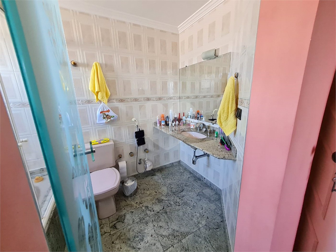 Apartamento à venda com 3 quartos, sendo 2 suítes,  em Vila Mogilar, Mogi das Cruzes, SP