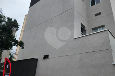 Casa à venda com 2 quartos, sendo 1 suíte, no condomínio Residencial Sanches, São Paulo - SP