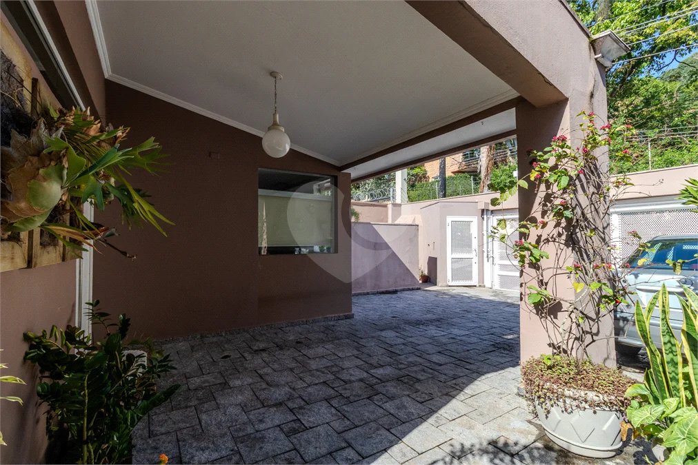 Casa à venda com 3 quartos, sendo 1 suíte, em Alto da Boa Vista, São Paulo, SP